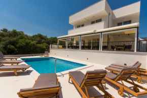 Poolincluded - Pension with restaurant Magico